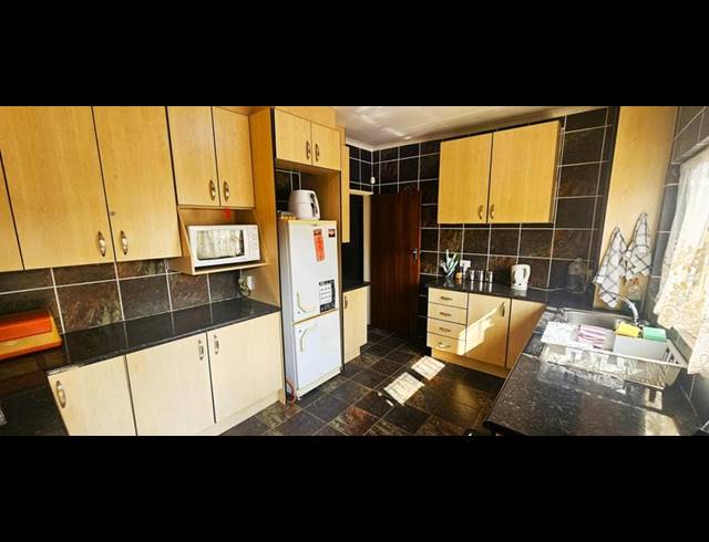 4 BEDROOM HOUSE FOR SALE IN VAAL MARINA